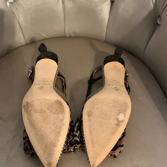 Antonio Melani style Galorie color hounds tooth, with a leopard bow. - Picture 12 of 13